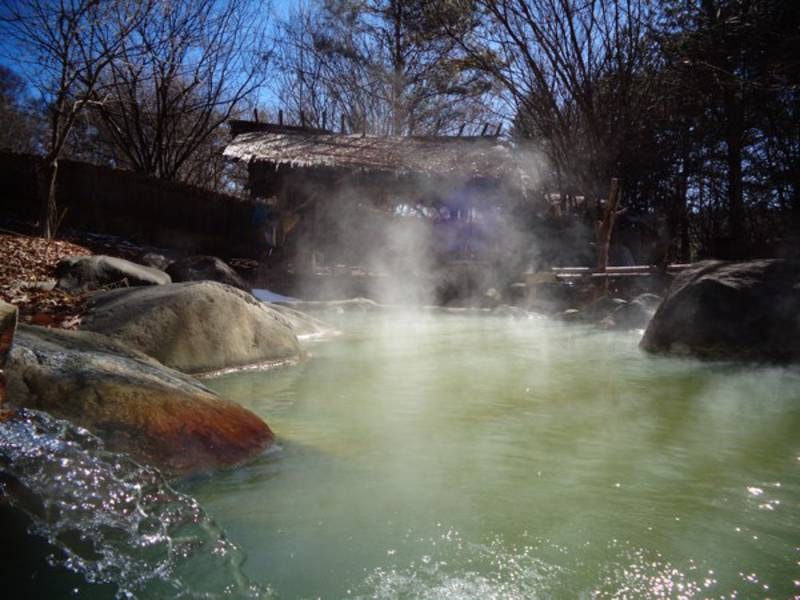 昼は大自然の風景と広がる空を眺めながら