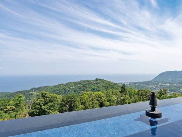 【館内:アクアブリッジ】大自然が広がる海を眺められるアクアブリッジ