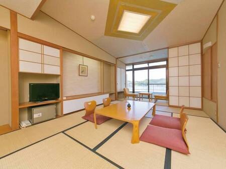 本館和室/例 お部屋からは勝浦湾の海と町の景色がご覧いただけます