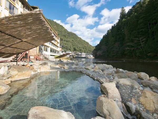 【姉妹館:山水館 川湯みどりや 混浴露天風呂】下流に向かい姉妹館の川湯みどりやがあり大浴場・露天風呂も利用頂けます ※要湯浴み着着用