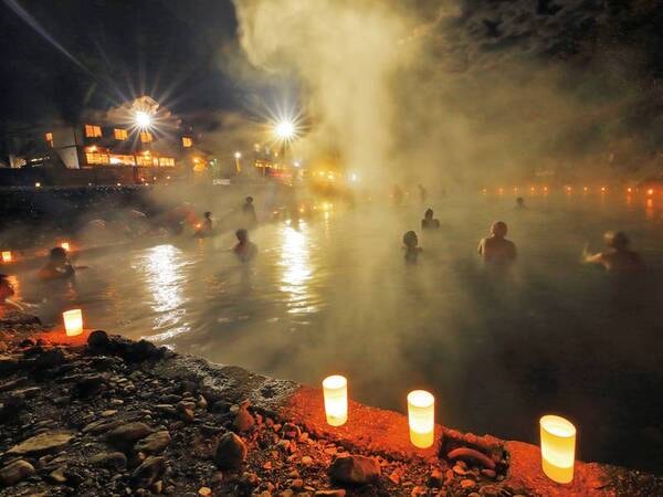 《 12月~2月迄限定★仙人風呂 》 川湯温泉では川をそのまま神秘的な大露天風呂にした無料の「仙人風呂」が期間限定で登場!※要水着着用(更衣室有) ※宿から車で約1分(駐車場有)