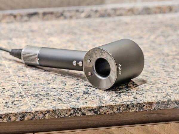 【アメニティ】ダイソンのドライヤー：厳選された家電をお試しでご使用いただき、お部屋から購入も可能です！