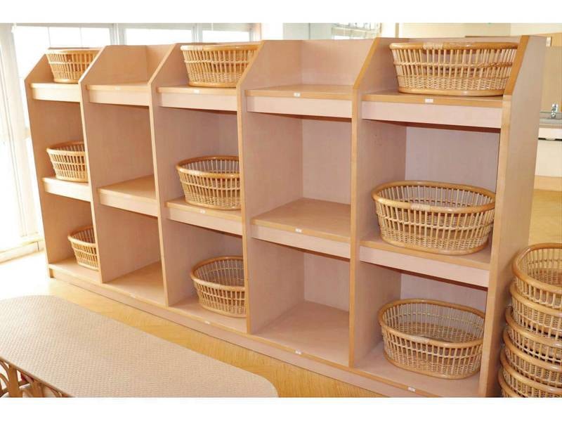脱衣所：カゴの間隔を空け使いやすくなっております。