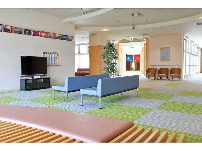 浴場ホール：お連れ様とのお待ち合わせや、お部屋に戻る前にゆったり