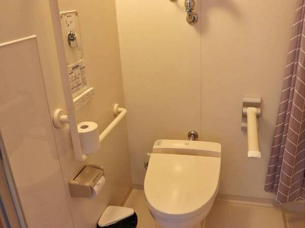 3階洋室のトイレはユニバーサル設計となっております。