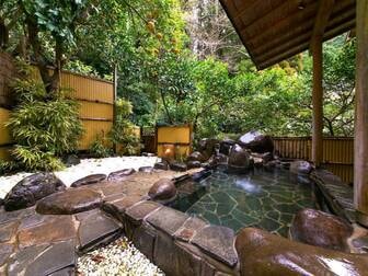 くつろぎと料理の御宿　花さと／【殿方露天風呂】源泉かけ流しの温泉をお楽しみください。
露天風呂は殿方・婦人方のそれぞれにございます