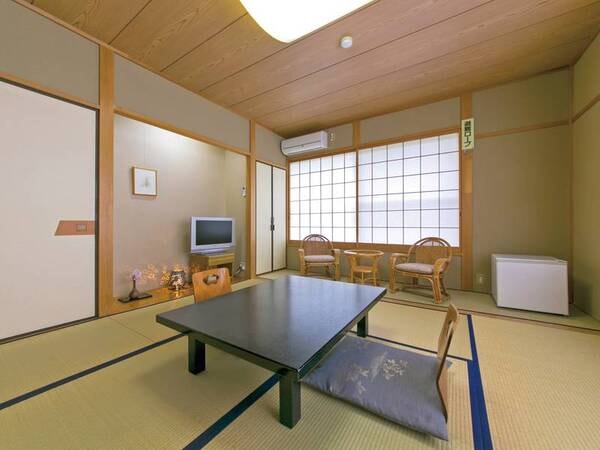 和室10畳：写真一例
寛ぎの和室へご案内