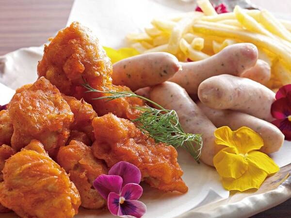 【夕食一例】バラエティ豊かなメニューをご用意しております。