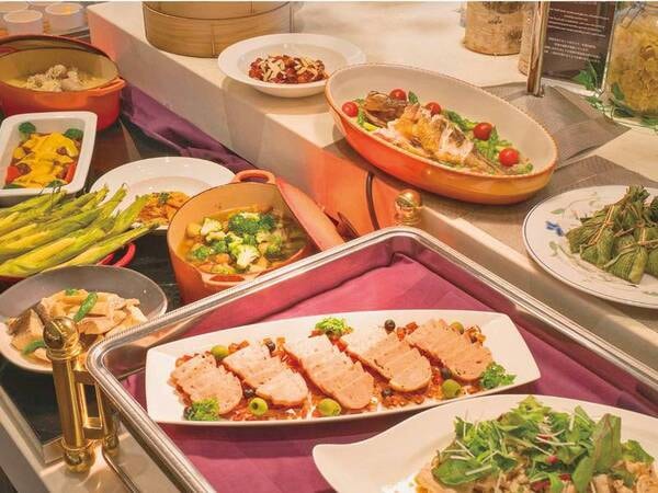 【和洋中約40種ブッフェ】本格メニューが食べ放題♪