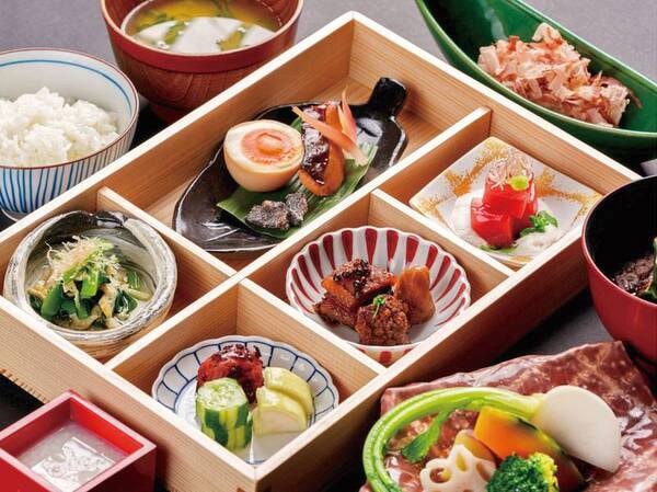 【朝食/例】夕食とお米の種類を変えて出すなどのこだわりも