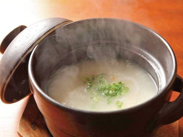 朝食／写真一例
朝食はさっぱりとあわびのお粥で