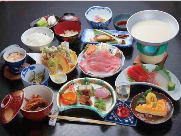 【夕食/例】県内の食材をメインとした和食料理