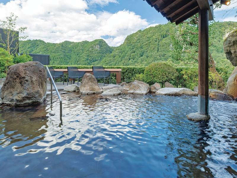 2024年7月リニューアルオープン・温泉大浴場「青軸」露天風呂

 