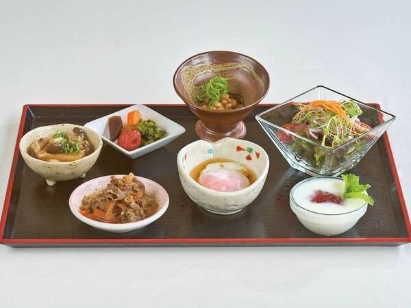 【薬膳和朝食】野菜をふんだんに使った滋味豊かでヘルシーな和食ベースの朝ご飯/例