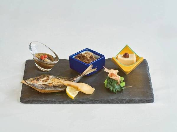 【薬膳和朝食】野菜をふんだんに使った滋味豊かでヘルシーな和食ベースの朝ご飯/例