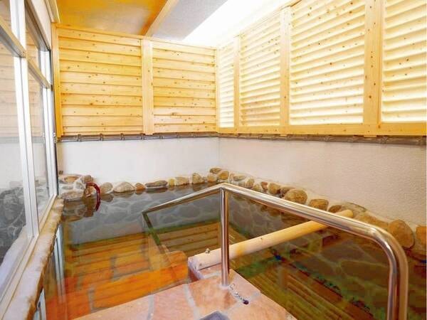 露天風呂【たち湯】深さはなんと145cm