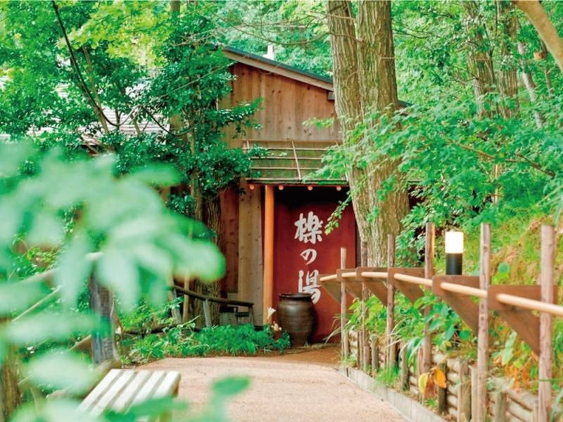 櫟の湯（入口）
森林に囲まれた離れの露天部風呂
