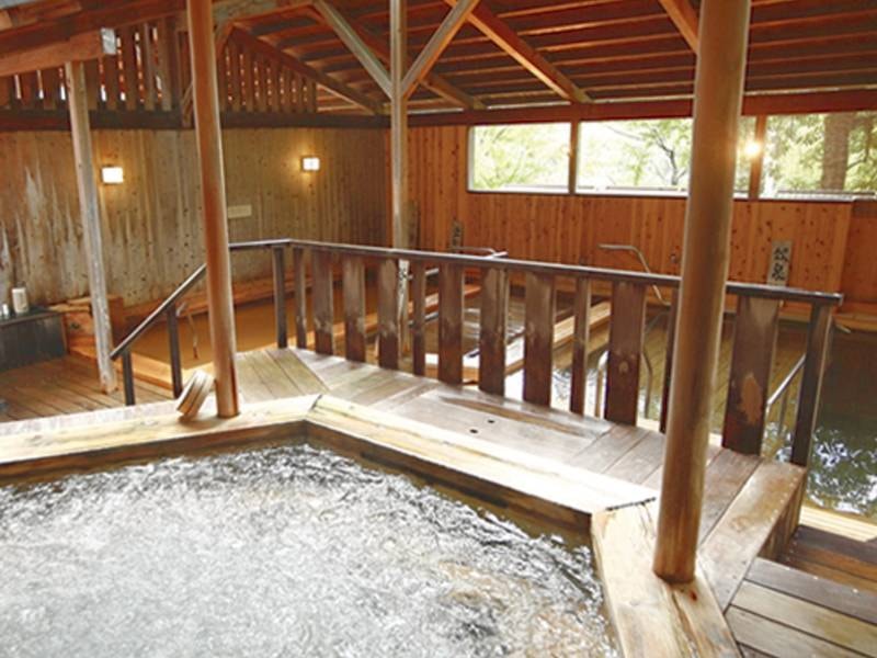 櫟（くぬぎ）の湯：有馬温泉で唯一、金泉・銀泉の両方を愉しめる