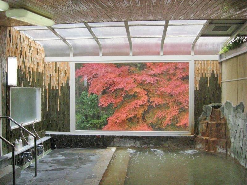 大浴場（内湯　※紅葉期の一例）