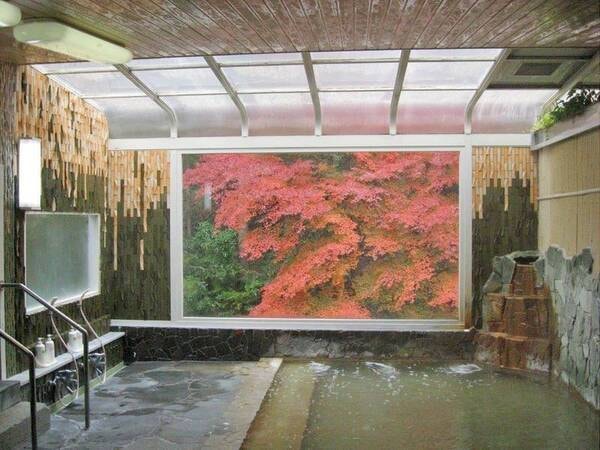 大浴場(内湯 ※紅葉期の一例)