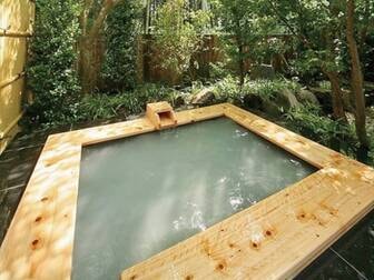 料亭旅館 竹千代霧島別邸／【客室露天風呂/例】離れ客室　和歌南「新緑の湯」