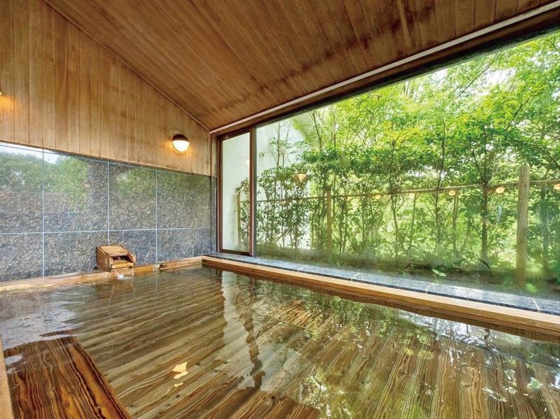 【泉の湯】伊豆の自然を一望できる湯船で癒しのひと時
