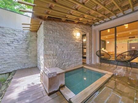 【源泉かけ流し露天風呂付き和モダンツイン】源泉かけ流し温泉を存分にご堪能いただけます。/一例