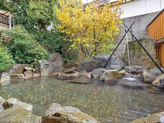 山鹿温泉 旅館 巳喜(みき)/男性露天風呂
年中心地よい自然の風を感じながら温泉時間を楽しめます。