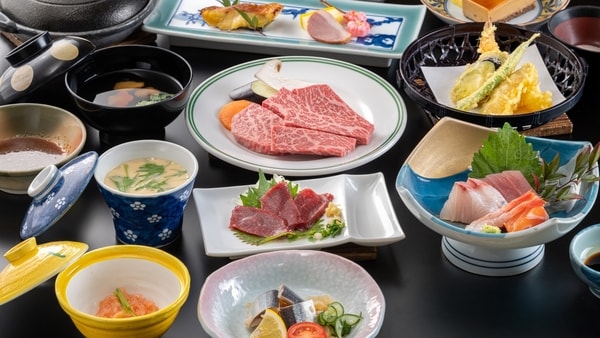 四季の会席「極」
熊本味彩牛ステーキと馬刺しが付いた豪華会席/一例