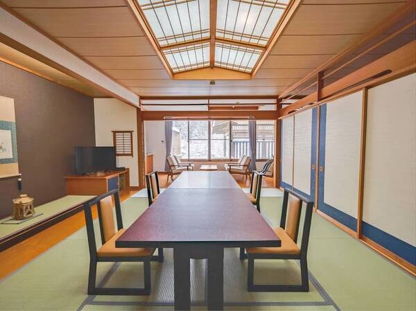 お食事をいただく12畳の客室/例