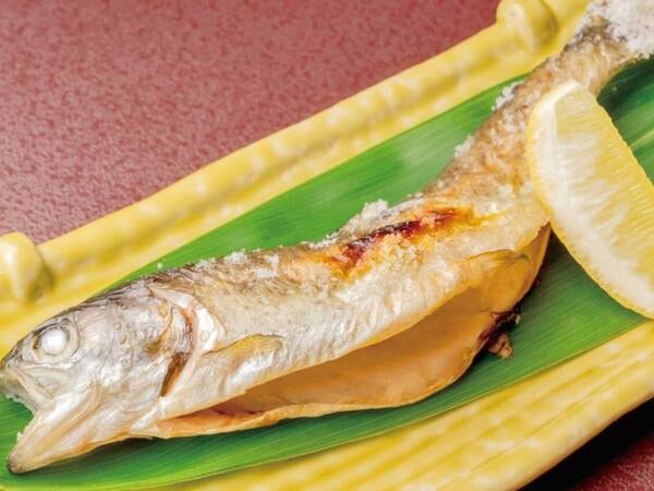 【創作和会席/例】清流で育ったイワナなど、川魚を塩焼きで※変更の場合あり