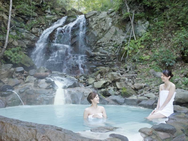 【仙女の湯】森を抜けた先の秘湯をひっそり満喫　※冬季は閉鎖