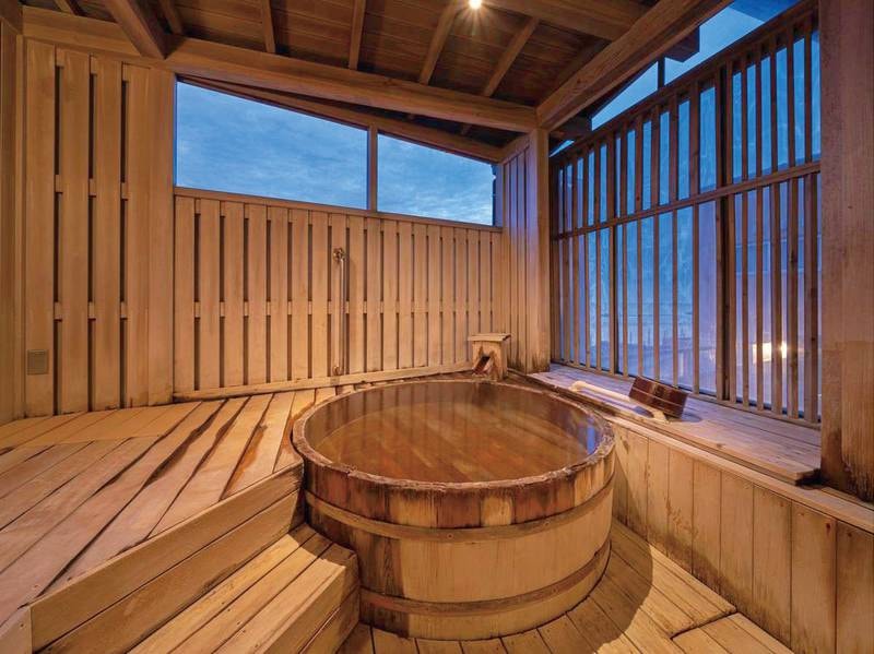【海の原　露天風呂】潮風と潮音に包まれて、ご入浴をお楽しみいただけます　※眺望は望めません