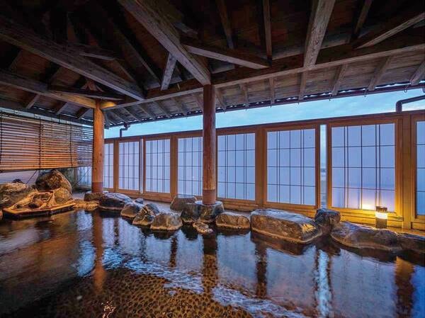 【天の原　露天風呂】潮風と潮音に包まれて、ご入浴をお楽しみいただけます　※眺望は望めません