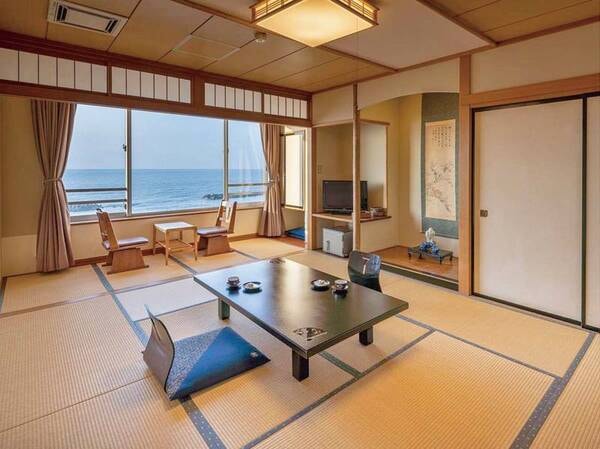 【和室10畳一例】箱庭のように目の前に広がる日本海をひとりじめのさわやか空間