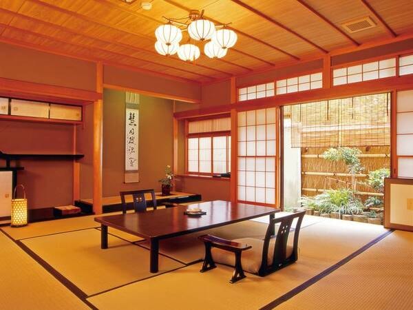 本館あやめ(和室+囲炉裏)内風呂付/和室32帖(4部屋)でゆったり広々