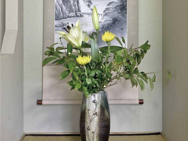 【基本プラン】家族に嬉しいゆったり和室/例 お部屋では季節のお花をお愉しみください