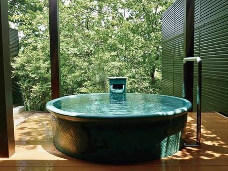 【桔梗（ききょう）】陶器の露天風呂付客室 10畳+広縁付/例