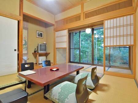 【本館】庭園側/例