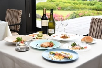 the salon 伊豆高原 Hotels & Resort／【夕食:イタリアンコース/例】シェフ自慢の色彩豊かなイタリアンコースで、伊豆の旬を堪能。