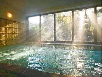 リブマックスリゾート夕日ヶ浦木津温泉/【内湯】開湯1200年を誇る「木津温泉」。美肌の湯としても名高く肌をしっとりと癒してくれる。