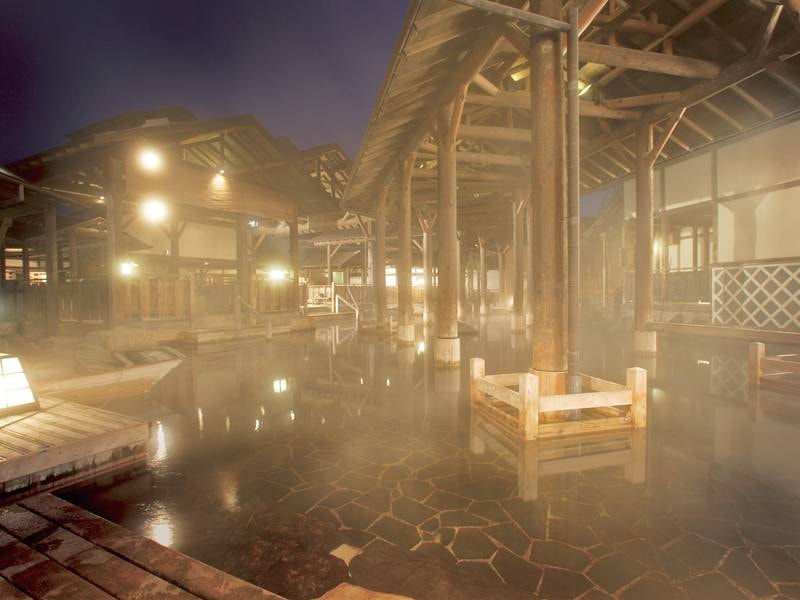 【江戸情話 与市】浴槽面積男女計1,000㎡と世界最大級の広さ！