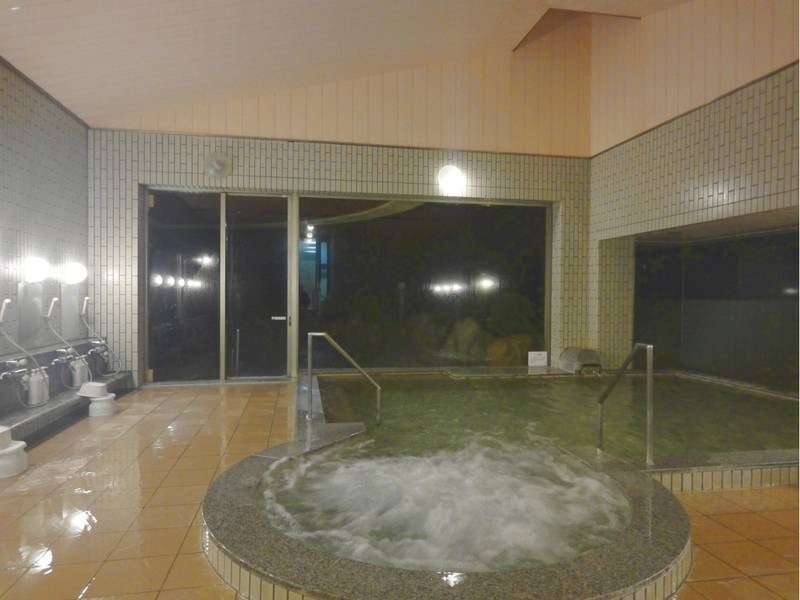 【内湯】内湯はジャグジー付き！男女とも遠赤外線サウナも完備しています