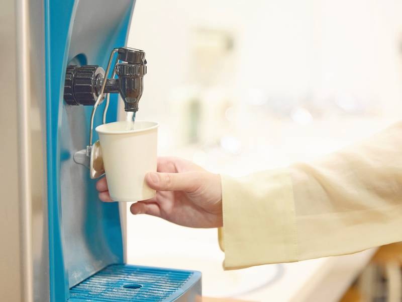 脱衣所内には冷えたお水をご用意しております
