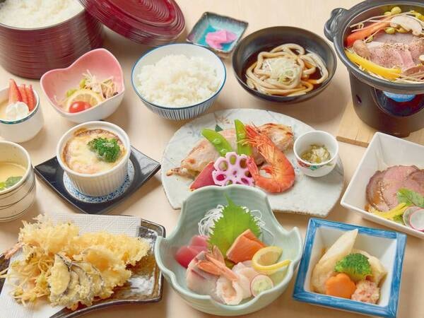 贅沢な刺身の盛り合わせなどボリュームたっぷり13品の和食膳をご用意しております/一例
