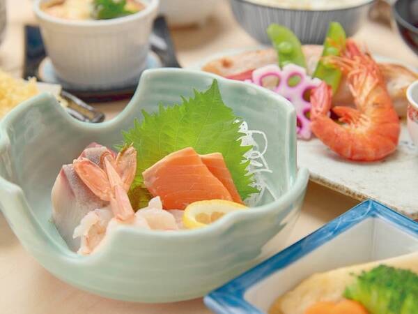 贅沢な刺身の盛り合わせなど全13品/一例