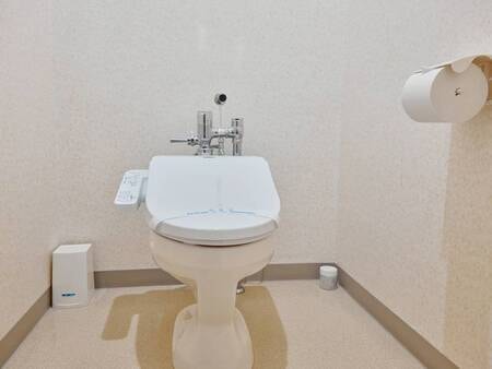 清潔な個室トイレがついています