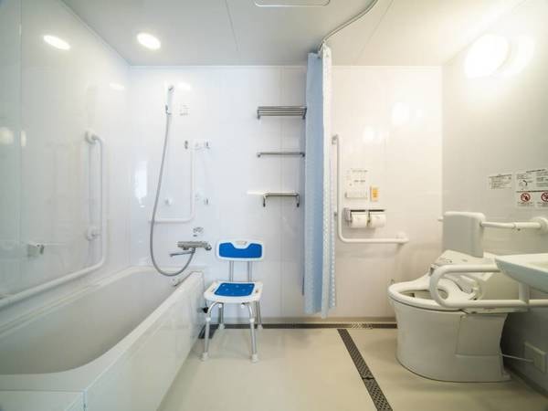 ユニバーサルデザインを採用した機能的なバスルーム/例