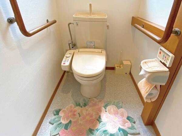 【一戸建て離れ】和室8畳+6畳+板の間/洗浄機能付きトイレ